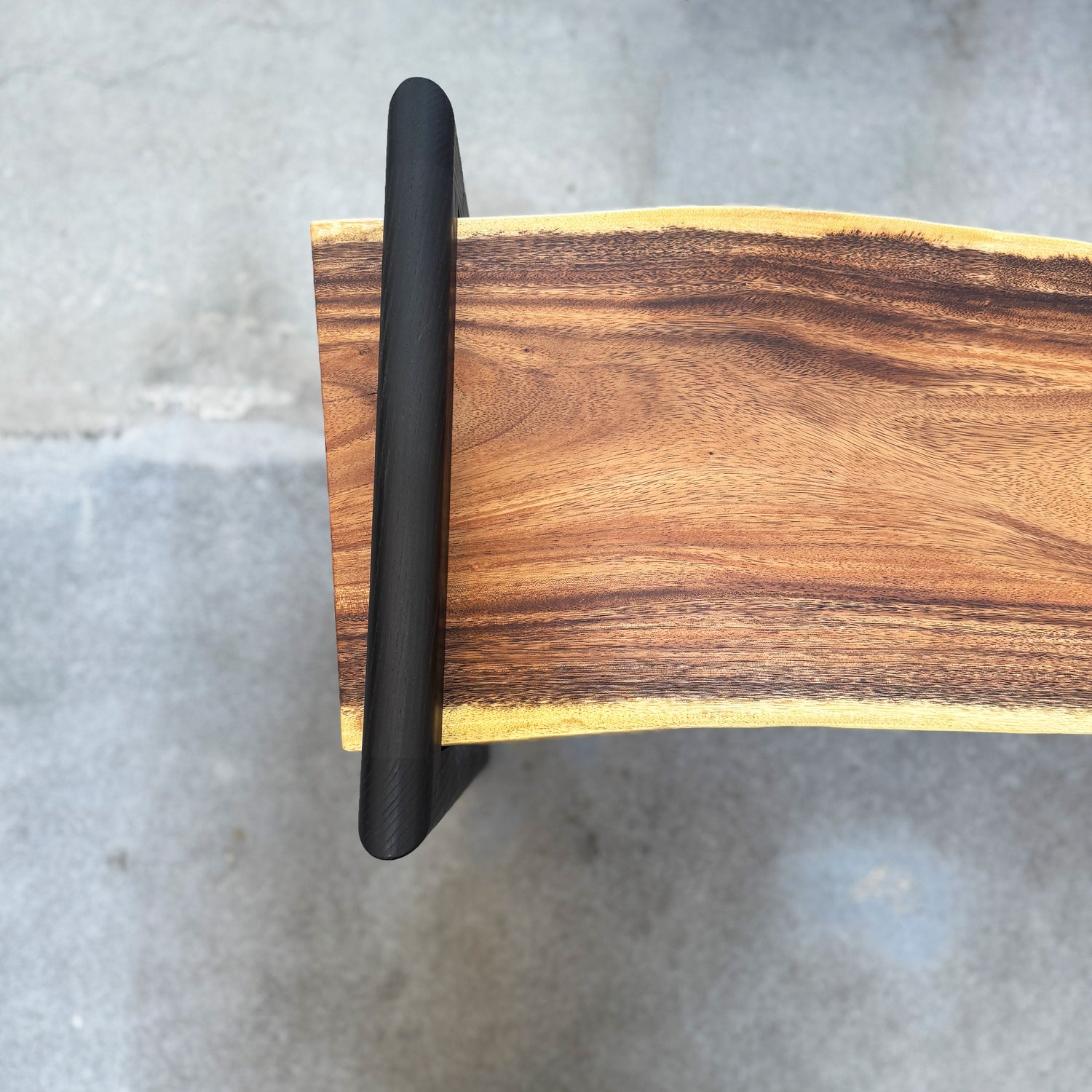 Beau Bench 02