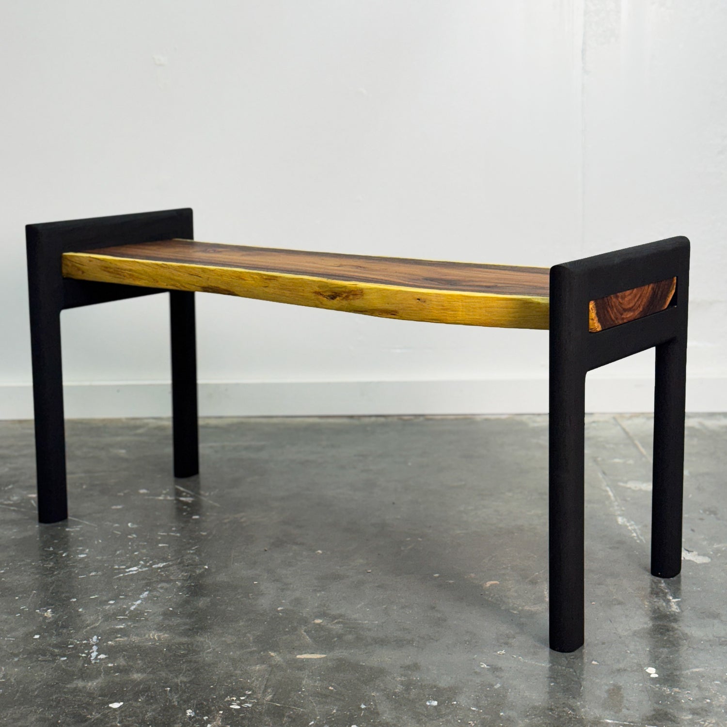 Beau Bench 01