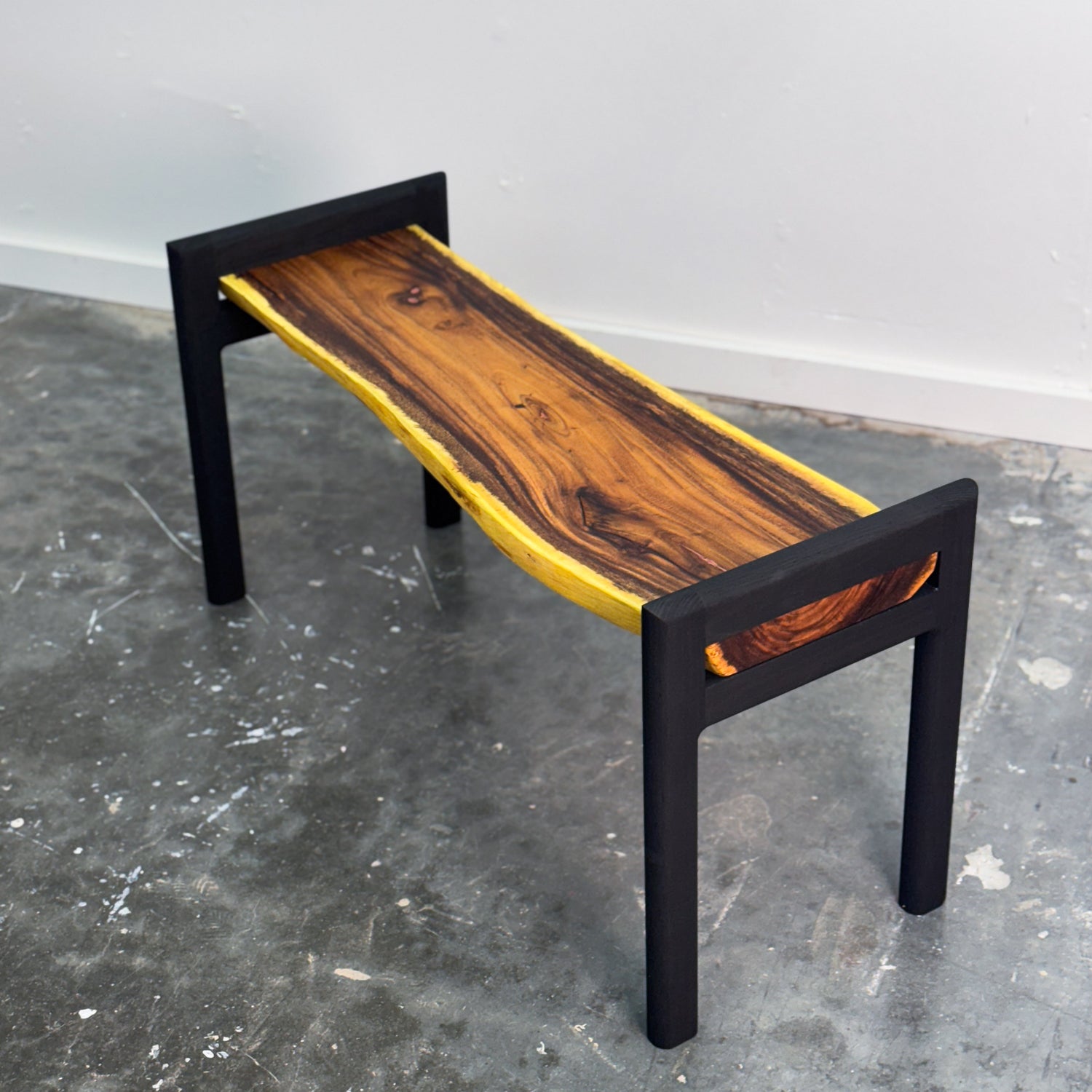 Beau Bench 01