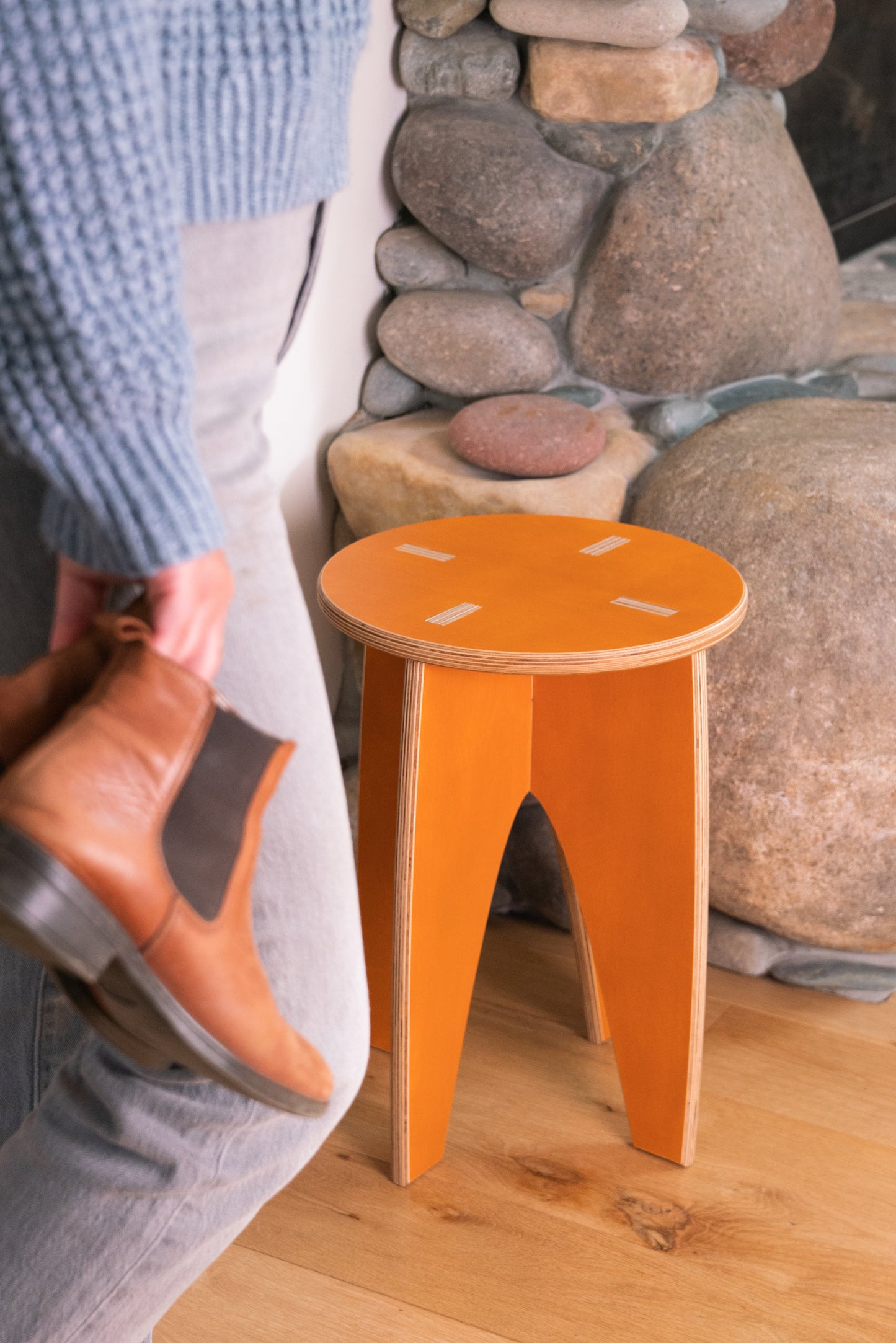 Simple Stool & Plant Stand – Pumpkin