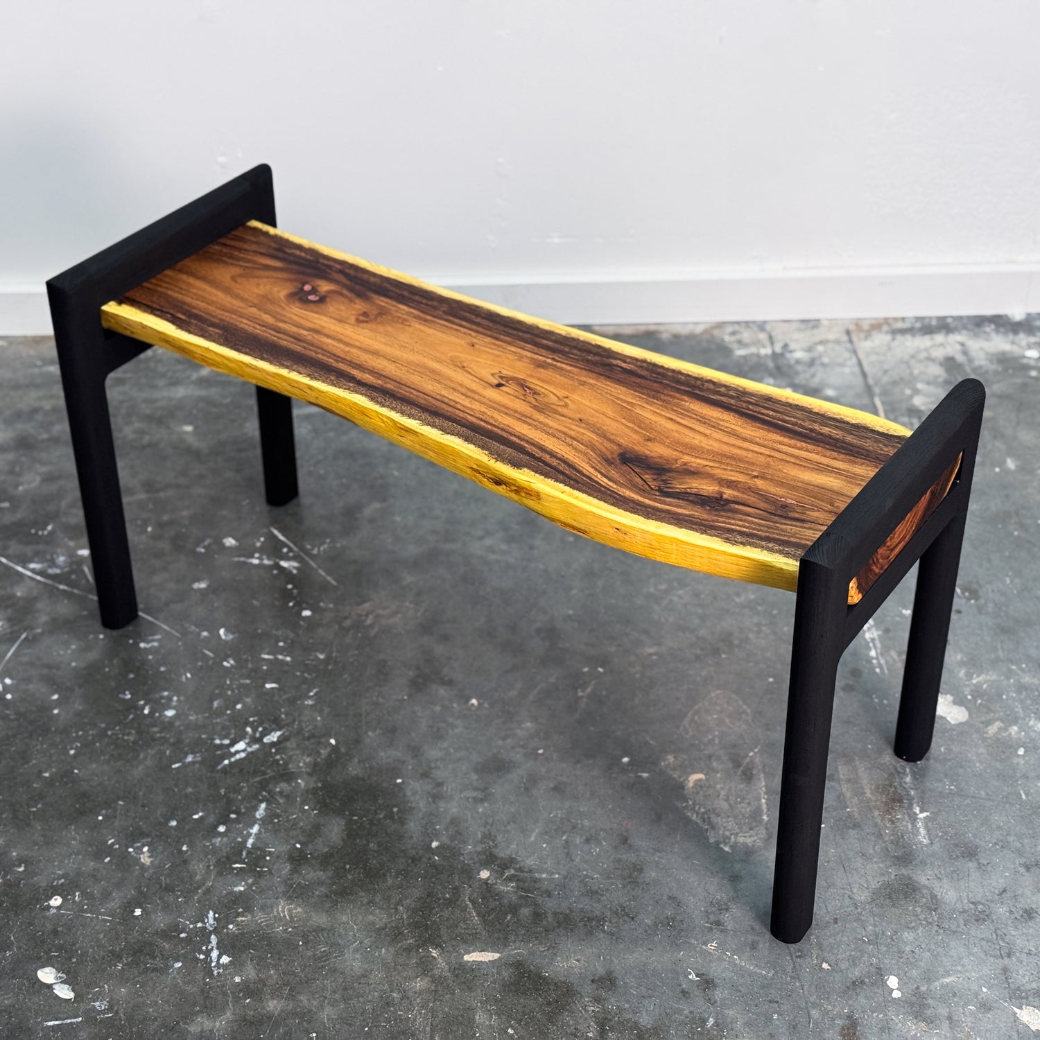 Beau Bench 01