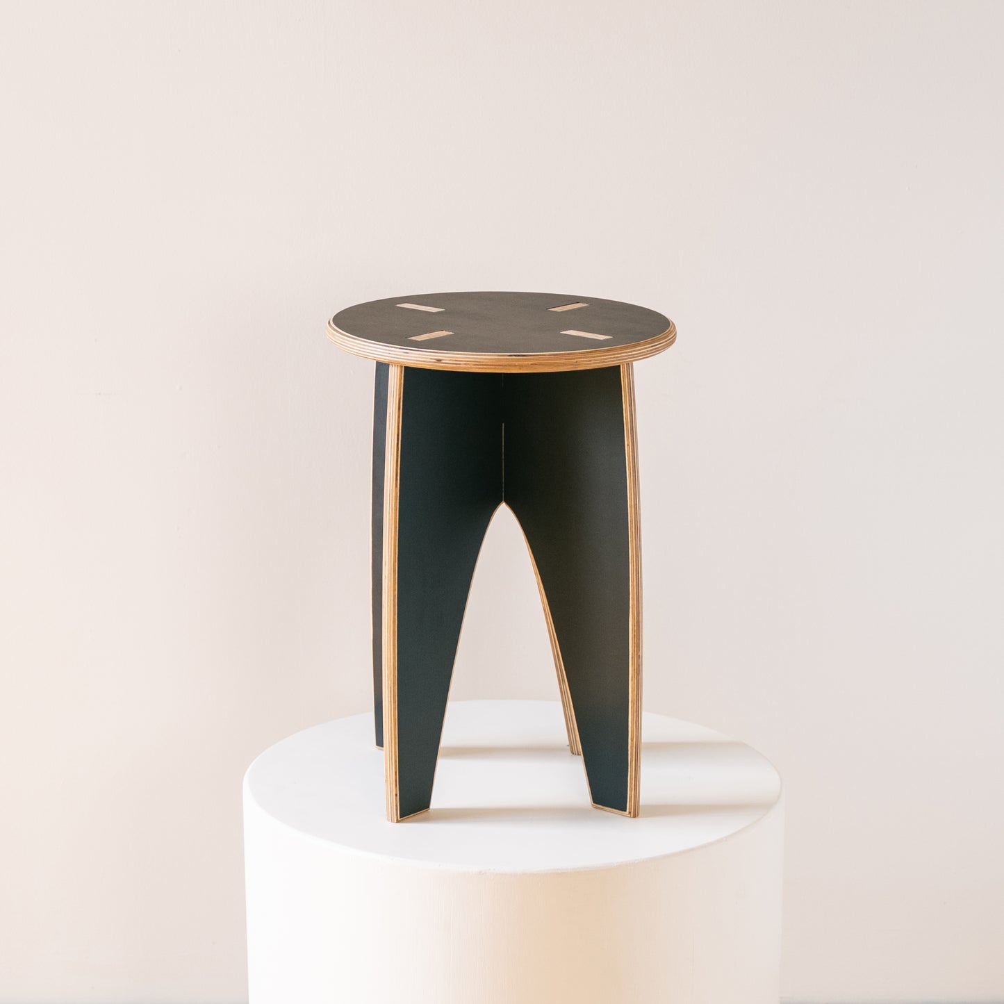 Simple Stool & Plant Stand – Arabian Night Black