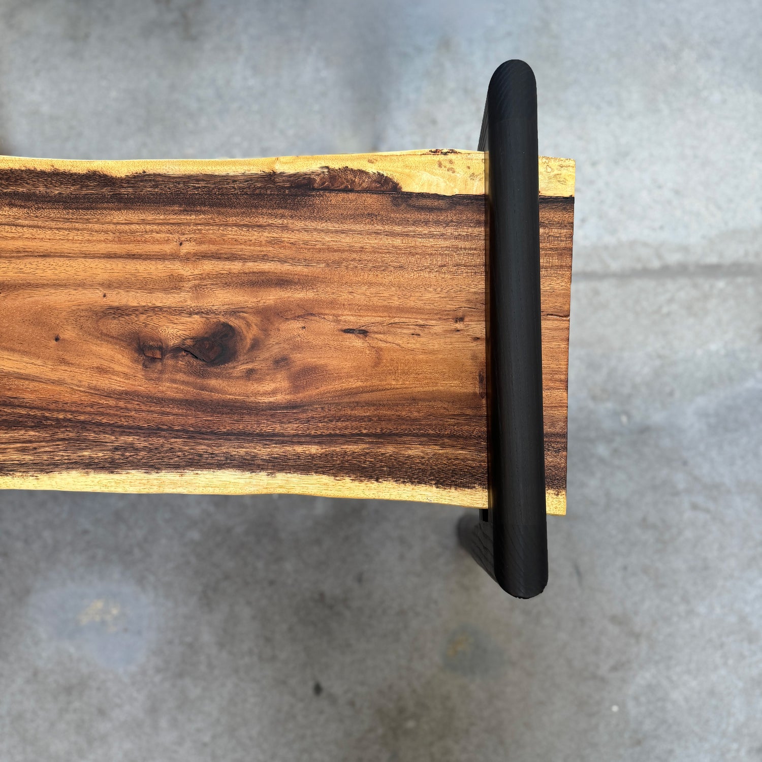 Beau Bench 02