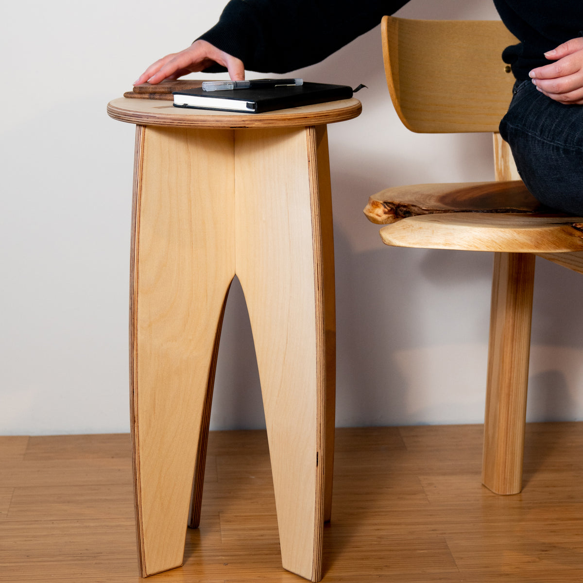 Simple Stool With Flat Pack Design for Easy Assembly – JOHI